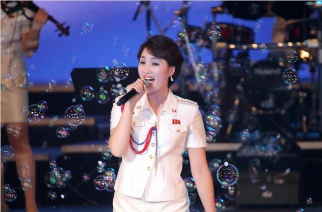 A singer in the 10-member North Korean girl band Moranbong performed in concert in 2014. The band's lyrics are like a "textbook for life," claimed North Korea's state media. Photo by Yonhap