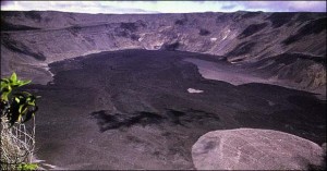 Galapagos-Islands-volcano-erupts