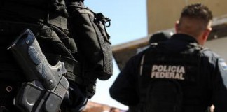 Group of Vigilantes Seize, Disarm Local Police in Mexican Town