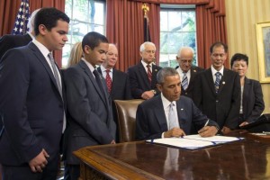 Obama-signs-Blue-Alert-system-into-law-to-protect-police