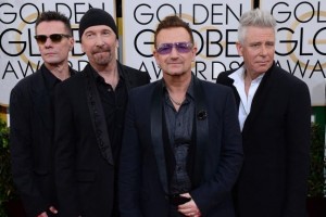U2 during appearance at Golden Globe Awards - Photo: UPI