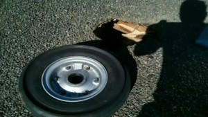 Airplane-wheel-crashes-into-Montreal-apartment-roof