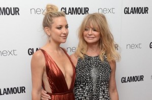 Kate-Hudson-mom-Goldie-Hawn-stun-at-Glamour-Awards