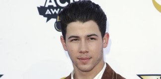 Nick Jonas will replace Iggy Azalea