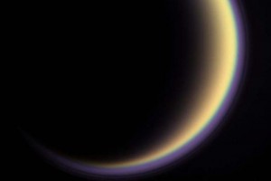 Saturns-moon-Titan-and-Earth-host-similar-polar-winds (1)