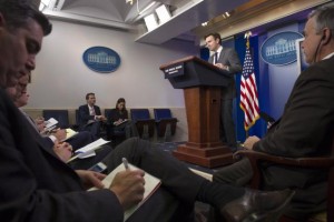 Secret-Service-clears-White-House-briefing-room (1)