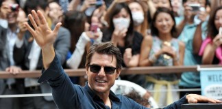 Tom Cruise Sings the Night Away in Lip-Sync Battle