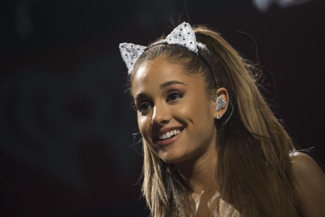 Ariana-Grande-I-Am-Extremely-Proud-To-Be-an-American-after-apologizing-for-I-Hate-America-comment