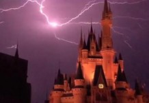 Lightning-lights-up-Cinderellas-castle-delays-fireworks