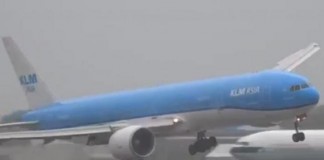 KLM Plance Getting Pushed By Wind While Landing