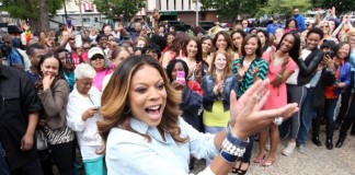 Wendy Williams Falls Off Stage