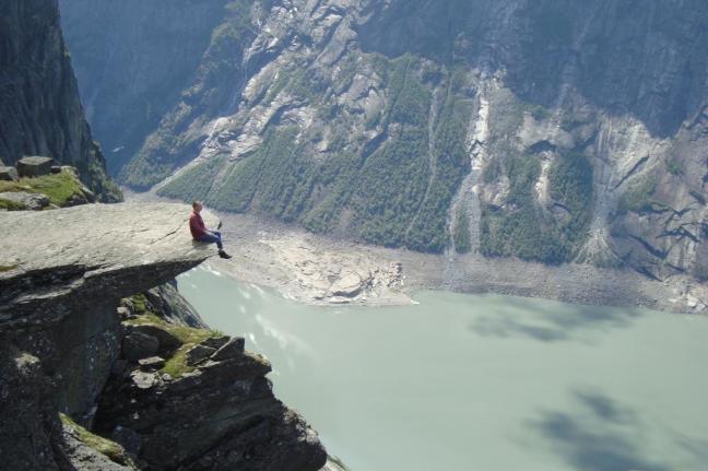 Australsk utvekslingsstudent dør etter å ha falt fra en populær klippe i Norge