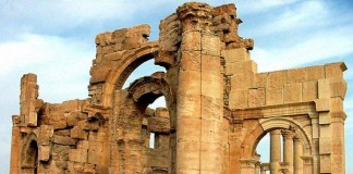 Islamic State Destroys Historic Palmyra Arch