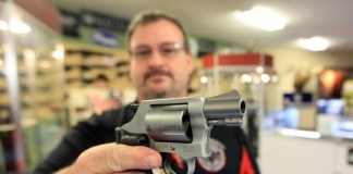 Los-Angeles-approves-law-requiring-locked-guns