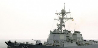 U.S. Destroyer Sails Near Disputed Chinese Islands