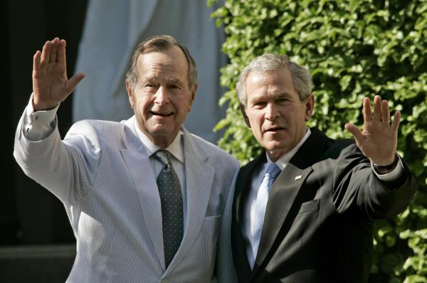 Bush 41 Criticizes Bush 43's Advisers