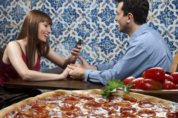 Men Eat More When Dining With Women