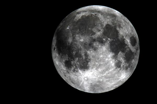 Christmas To Feature Full Moon For First Time Since 1977 | Gephardt Daily