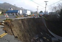 Sinkhole Shuts Down U.S. 101