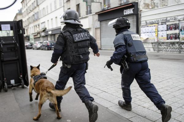 Paris Police Kill Knife Attacker