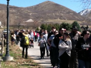 Crowds waited in line Friday to hear presidential hopeful Bernie Sanders speak. Photo: Gephardt Daily Staff