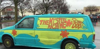 'Mystery Machine' Van