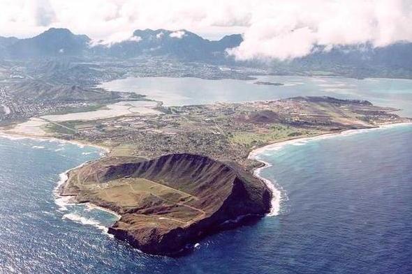 Boat Capsizes In Hawaii