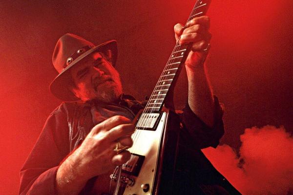 Blues-guitarist-Lonnie-Mack-dies-at-74