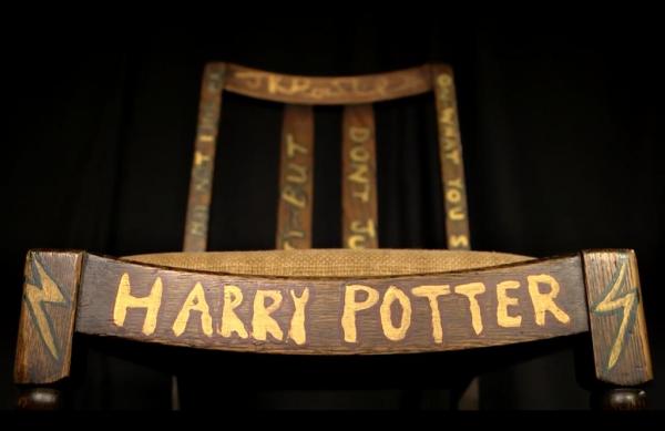 Chair-JK-Rowling-wrote-Harry-Potter-in-sold-for-394000-at-auction Chair-JK-Rowling-wrote-Harry-Potter-in-sold-for-394000-at-auction