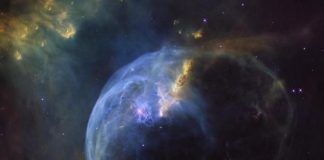 Hubble-celebrates-birthday-with-photo-of-Bubble-Nebula