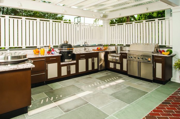 Fun and functional outdoor kitchens