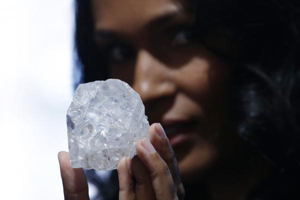 Giant, 1,109-carat diamond finds no buyer at auction