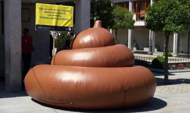 dog, poop, inflatable, Spain