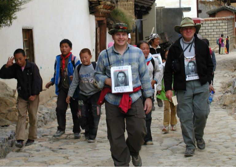 Roy Sneddon (right) and traveled to China in 2004 to look for signs of David Sneddon. Photo: FindDavidSneddon.com