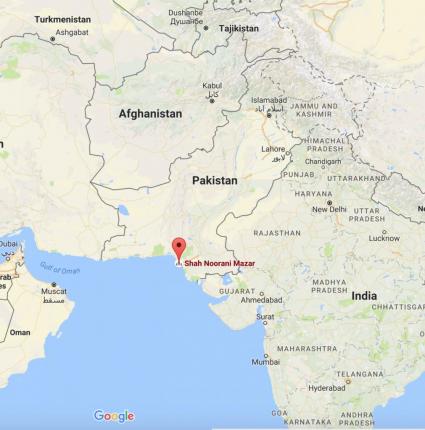 at-least-30-dead-in-pakistani-shrine-bombing