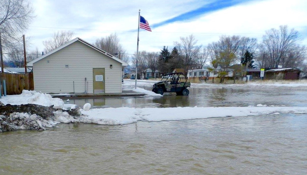 Developing Nevada dam collapse leads to dangerous flash flooding in