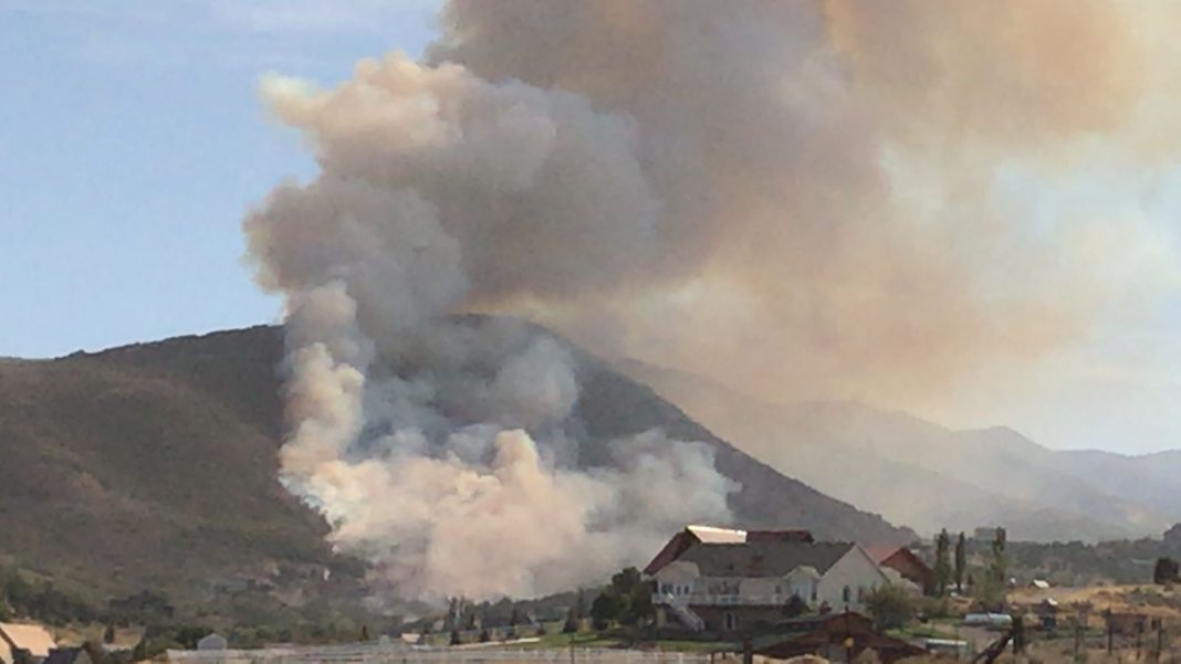 Fire crews battle wildfire in Rose Canyon, near Herriman | Gephardt Daily