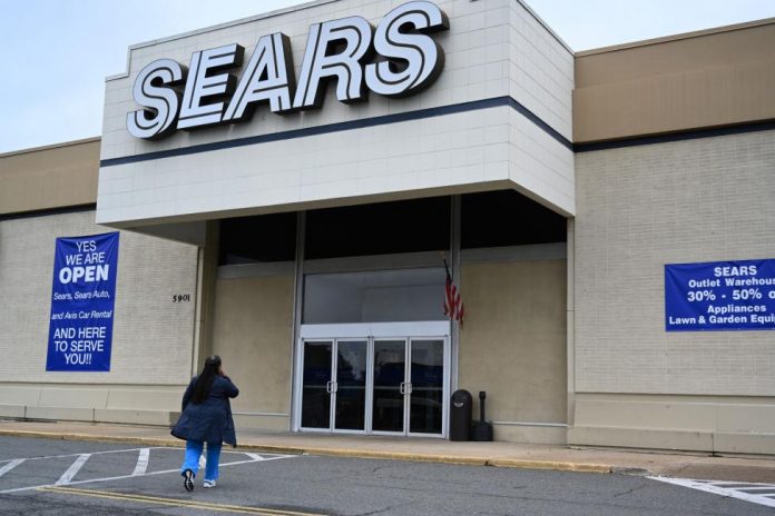 Sears-reaches-last-minute-deal-to-stay-open