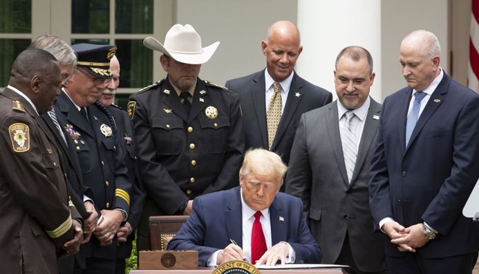 Trump signs executive order for police reforms | Gephardt Daily