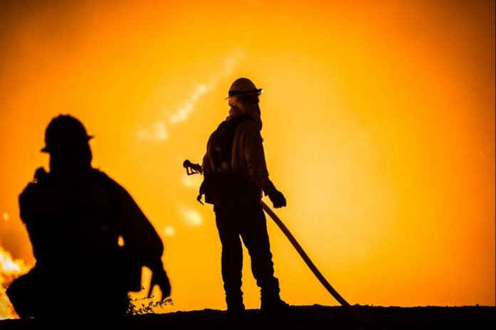 More-than-1000-evacuate-as-Apple-Fire-blazes-in-Southern-California