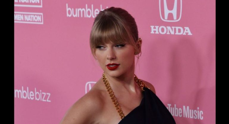 Taylor Swift Fans Sue Ticketmaster Over ‘Eras’ Tour Sale Debacle ...