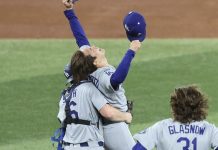 Smith slugs Dodgers past Blue Jays for 2nd consecutive World Series win