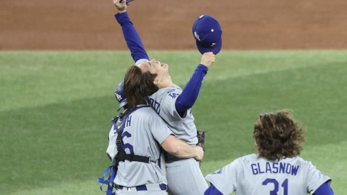 Smith-slugs-Dodgers-past-Blue-Jays-for-2nd-consecutive-World-Series-win 2