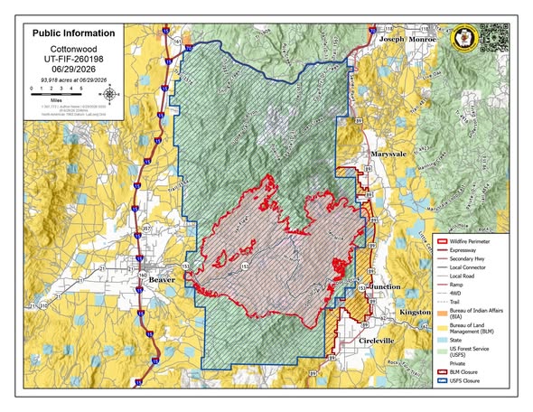 Public information map of Cottonwood UT showing wildfire perimeter in red around a central green burn area with roads and towns labeled nearby Beaver Kingston